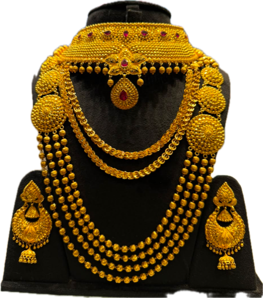 Gold bridal set on a black display: a choker with red stones, several gold strands and a pair of gold earrings